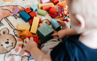 Babyspielzeug nach Alter: Welches Spielzeug ist wann sinnvoll?