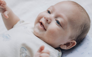 Baby mit 3 Monaten: Entwicklung, Schlaf und Beschäftigung