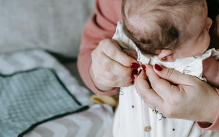 Baby richtig anziehen im Sommer: Was nachts wirklich passt